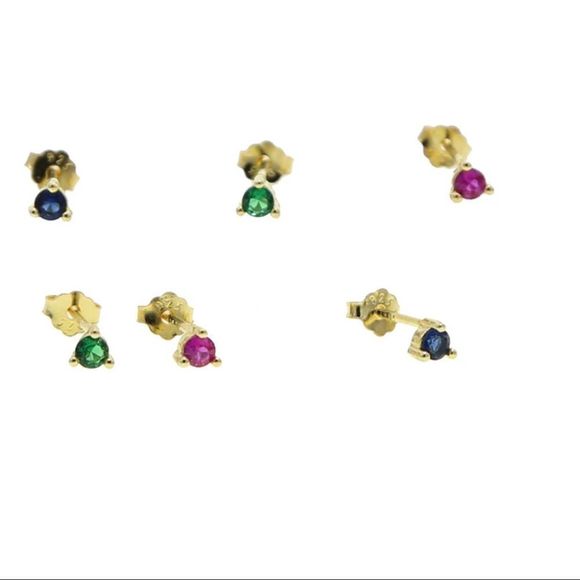 GOLD PLATED STERLING 3 PRONG SAPPHIRE BLUE COLORED STUD EARRING TINY MINIMALIST - Picture 4 of 4